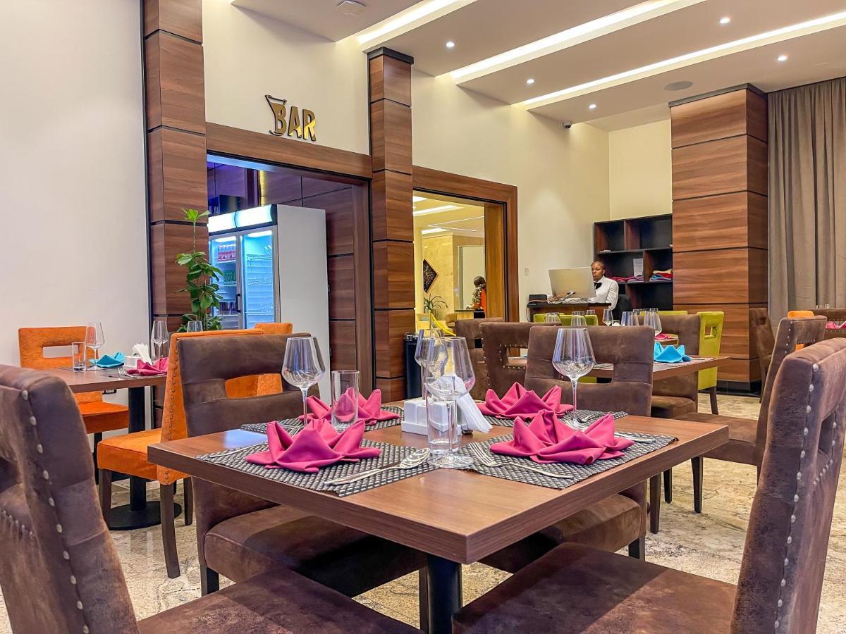 Omedel Luxury Hotel Enugu Exterior photo