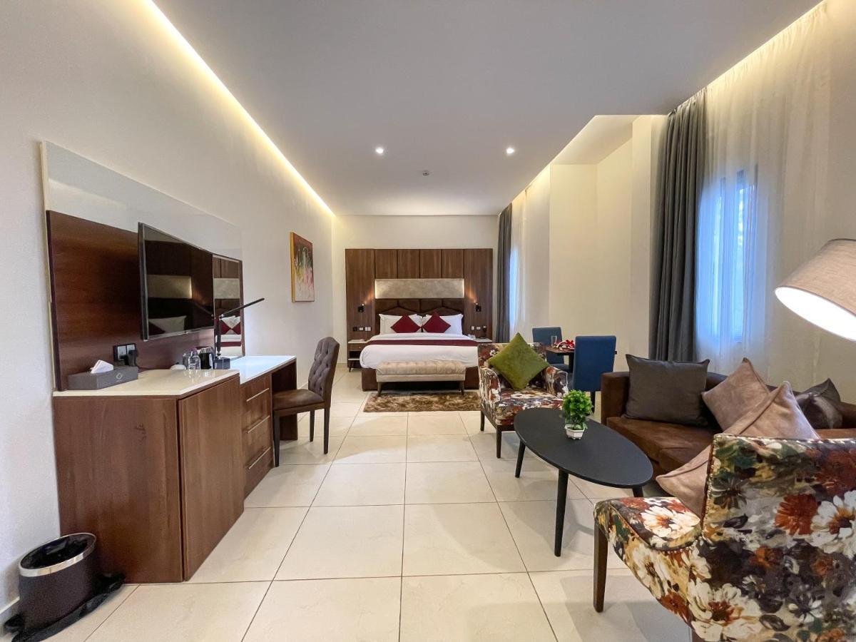 Omedel Luxury Hotel Enugu Exterior photo